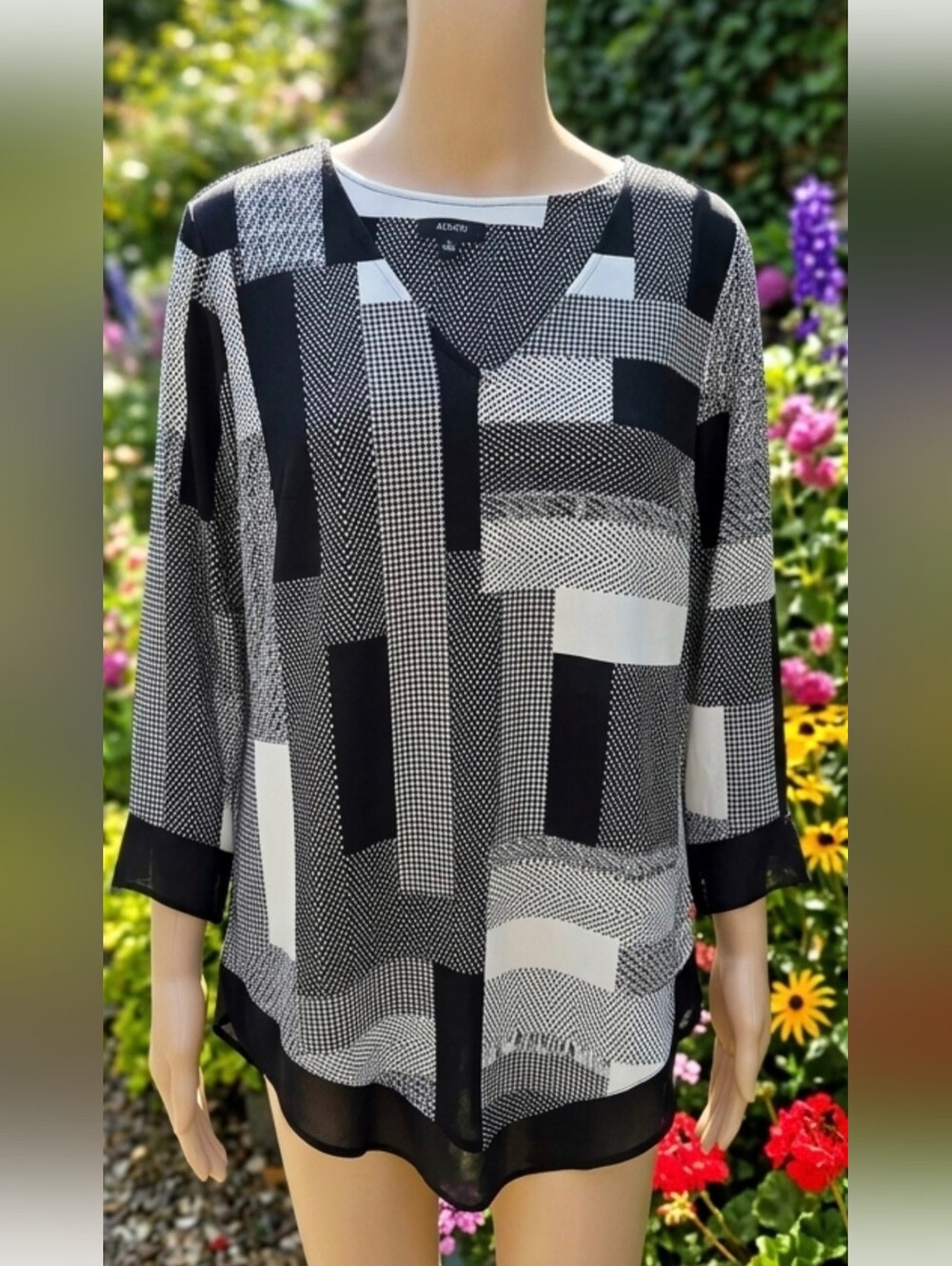 Alfani Black & White Geometric V-Neck Long Sleeve Blouse
